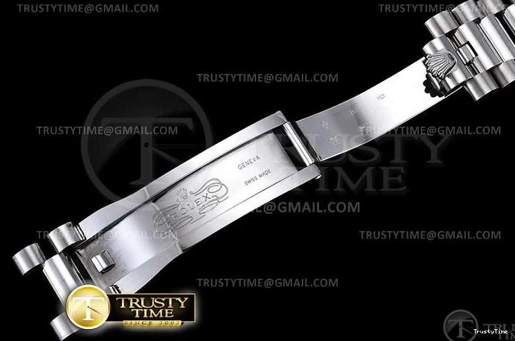 0513 RDD0220E – DayDate 36mm Functional 700